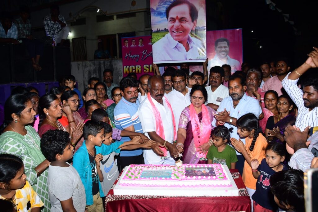 48 వ డివిజన్ కార్పొరేటర్ తోట గోవిందమ్మ,రామారావు ఆధ్వర్యంలో ఘనంగా కేసిఆర్ జన్మదిన వేడుకలు!!
