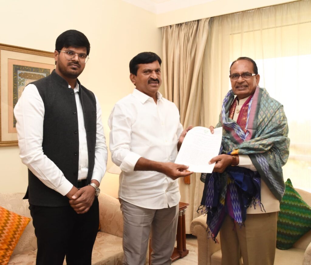ఏడాదికి మూడు లక్షల ఇళ్లు మంజూరు చేయండి, కేంద్ర మంత్రి శివరాజ్ సింగ్ చౌహాన్ కు మంత్రి పొంగులేటి విజ్ఞప్తి!!