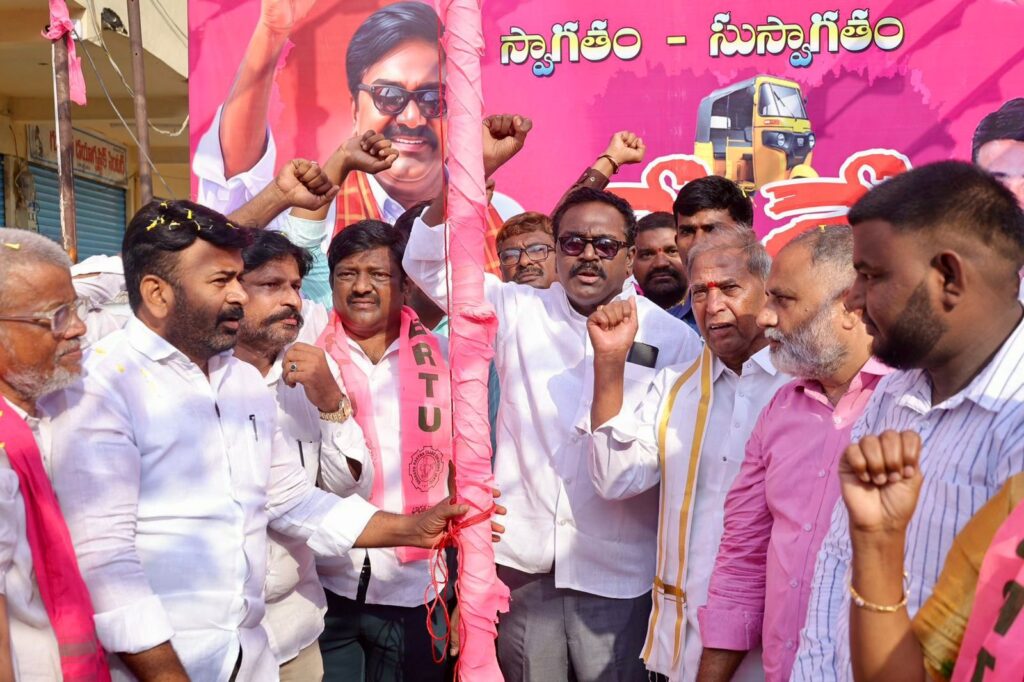 ఖమ్మం సిటి BRS పార్టీ ఆధ్వర్యంలో ఘనంగా “మేడే”వేడుకలు !!